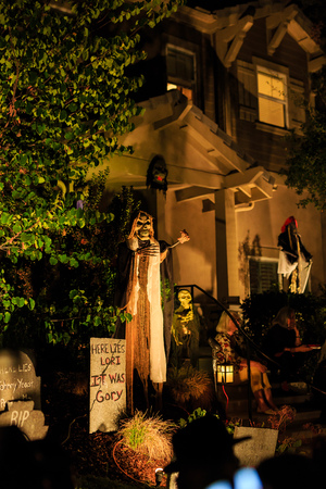 Sierra Madre, OCT 31: Super skeleton Halloween decoration on OCT 31, 2014 at Alegria Avenue, Sierra Madre, Los Angeles County, California, United Statesのeditorial素材