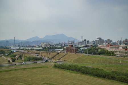 Taipei, AUG 19: The scenic on the way to Taoyuan Airport MRT station on AUG 19, 2017 at Taipei, Taiwanのeditorial素材