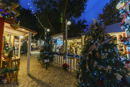 Laguna Beach, DEC 10: Night view of many beautiful art show in Sawdust Art winter festival on DEC 10, 2017 at Laguna Beach, California, United Statesのeditorial素材
