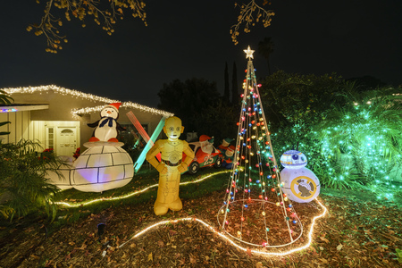Los Angeles, DEC 15: Beautiful christmas lights in upper Hastings Ranch neighborhood on DEC 15, 2017 at Los Angelesのeditorial素材