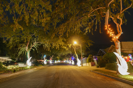 Beautiful christmas lights in upper Hastings Ranch neighborhood at Los Angelesのeditorial素材