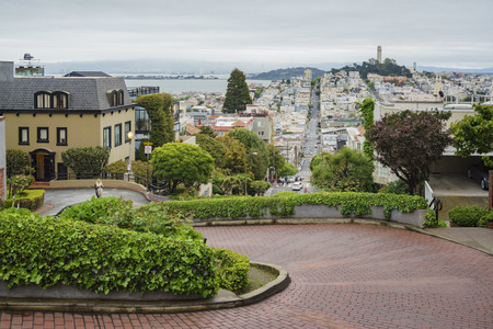San Fransisco, APR 17: The famous Lombard Street in a cloudy day on APR 17, 2017 at San Francisco, Californiaのeditorial素材