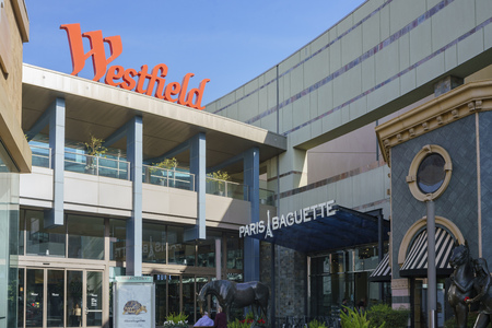 Los Angeles, JAN 7: Exterior view of the famous Arcadia Mall on JAN 7, 2018 at Los Angeles, Californiaのeditorial素材