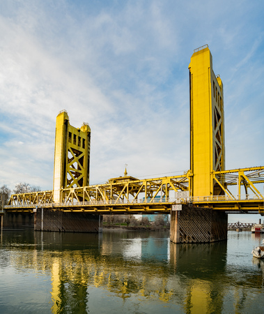 Afternoon view of the famous tower bridge of Sacramento, Californiaのeditorial素材