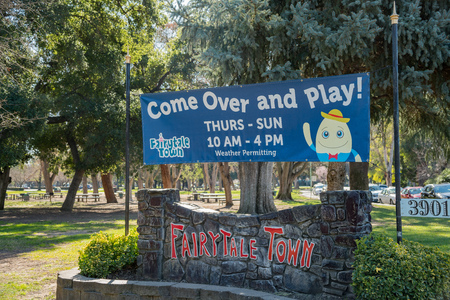 Sacramento, FEB 21: Exterior entrance of Fairytale Town on FEB 21, 2018 at Sacramento, Californiaのeditorial素材