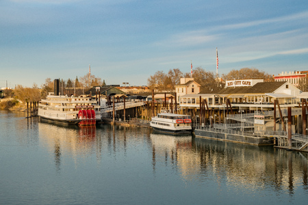 Sacramento, FEB 22: Sunset view of Sacramento skyline with Sacramento River on FEB 22, 2018 at Sacramento, Californiaのeditorial素材