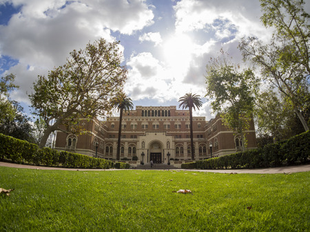 Los Angeles, MAR 16: Exterior view of the Doheny Memorial Library in USC on MAR 16, 2018 at Los Angeles, Californiaのeditorial素材