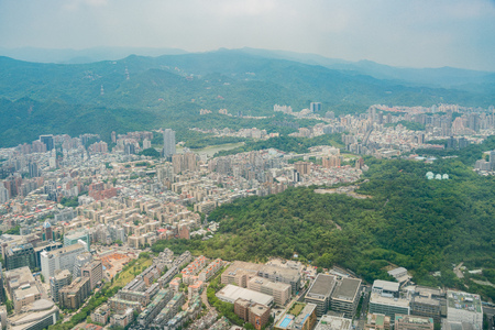 Aerial view of the beautiful Taipei City, from an airplane window seatのeditorial素材