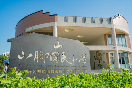Yuanli, MAY 27: Exterior view of the Shan jiao Elementary School & Preschool on MAY 27, 2018 at Yuanli, Taiwanのeditorial素材