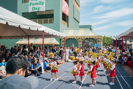Los Angeles, APR 8: Kids cheerleaders performing on APR 8, 2018 at Los Angeles, Californiaのeditorial素材