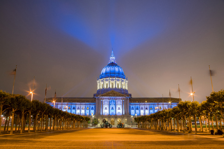 Night view of the historical San Francisco City Hall, Californiaのeditorial素材