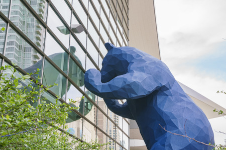 Denver, MAY 7: Special Big Blue Bear statue on MAY 7, 2017 at Denver, Coloradoのeditorial素材