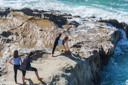Laguna Beach, NOV 25: Girls playing yoga and photographing on NOV 25, 2018 at Laguna Beach, Californiaのeditorial素材