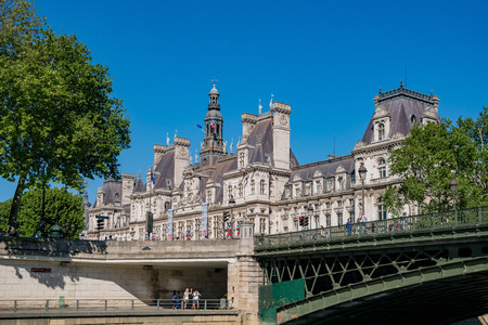 Cityscape from the famous Seine river at Paris, Franceのeditorial素材