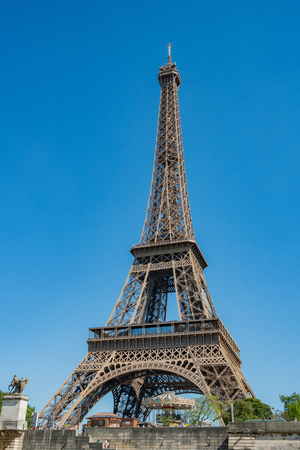 Morning view of the famous Eiffel Tower and downtown citypscape at Paris, Franceのeditorial素材