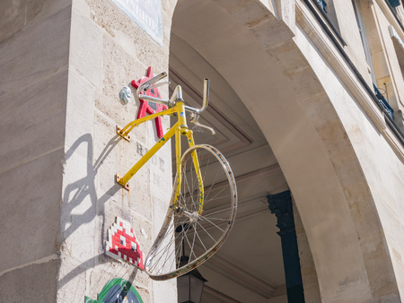 Paris, MAY 7: Wall using a deformiton bicycle as decoration on the street on MAY 7, 2018 at Paris, Franceのeditorial素材
