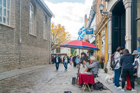 Quebec, OCT 1: White hair old man playing harp in the beautiful Breakneck Steps area on OCT 1, 2018 at Quebec, Canadaのeditorial素材