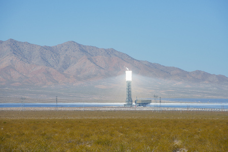 The solar tower of the Ivanpah Solar Electric Generating System at Californiaの写真素材