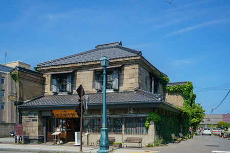 Hokkaido, AUG 6: Exterior view of some stores around Otaru on Aug 6, 2017 at Hokkaido, Japanのeditorial素材