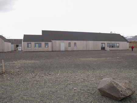 Building near the glacial lake at Icelandのeditorial素材