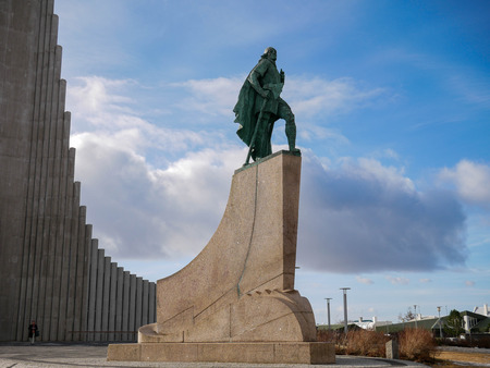Iceland, APR 6: Leifur  Eiraksson sculpture in front of the famous Hallgrimskirkja church on APR 6, 2018 at  Icelandのeditorial素材