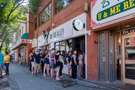 Calgary, AUG 3:  Many people queueing for the Alley tea shop on AUG 3, 2019 at Calgary, Canadaのeditorial素材