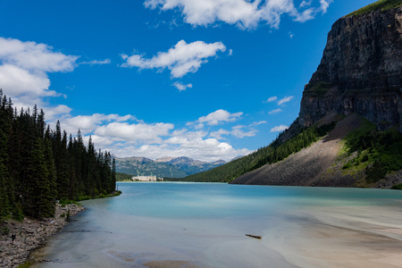 The beautiful Fairmont Chateau Lake Louise and Lake Louise at Banff, Canadaのeditorial素材