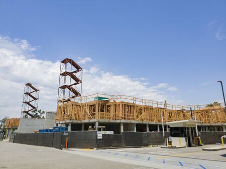 Los Angeles, JUL 23: Worker working on a construction site of USC on JUL 23, 2019 at Los Angeles, Californiaのeditorial素材
