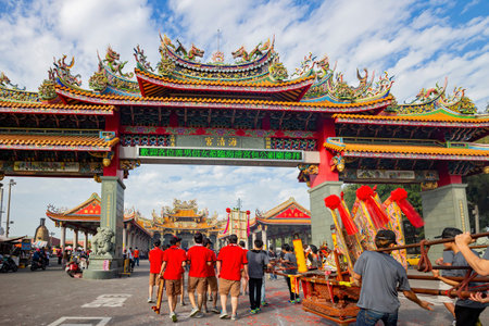 Yunlin, NOV 24: Special traditional god parade of the Santiaolun Haiqing Temple on NOV 24, 2013 at Yunlin, Taiwanのeditorial素材