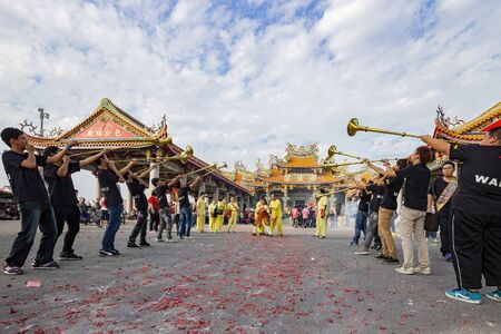Yunlin, NOV 24: Special traditional god parade of the Santiaolun Haiqing Temple on NOV 24, 2013 at Yunlin, Taiwanのeditorial素材