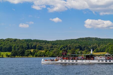 Ambelside, JUL 13: Peope enjoying the beautiful landscape  of Lake Windermere on JUL 13, 2011 at Ambelside, United Kingdomのeditorial素材