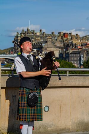 Edinburgh, JUL 11: People dress up in traditional Scottish clothes doing musical performance on JUL 11, 2011 at Edinburghのeditorial素材