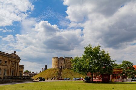 York, JUL 15: Morning view of the Clifford's Tower on JUL 15, 2011 at York, United Kingdomのeditorial素材