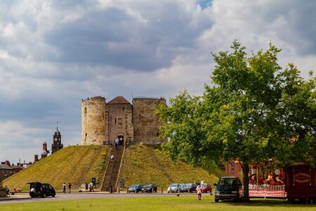 York, JUL 15: Morning view of the Clifford's Tower on JUL 15, 2011 at York, United Kingdomのeditorial素材