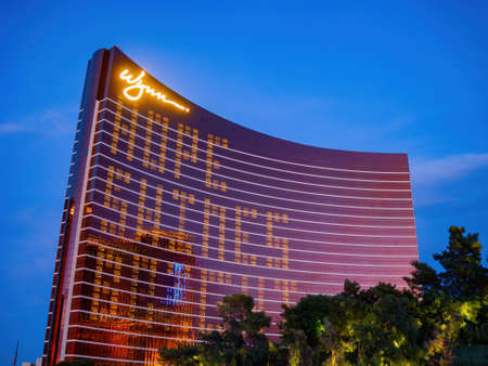 Las Vegas, MAY 6, 2020 - Night special lockdown scene of the famous Wynn Casino on Las Vegas Stripのeditorial素材