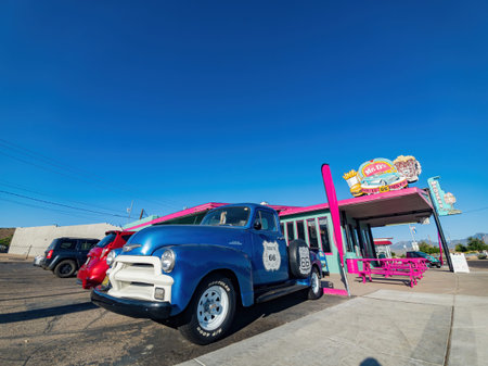 Kingman, MAY 23, 2020 - Exterior view of the Mr D'z Route 66 Diner "D" for Dunton restaurantのeditorial素材