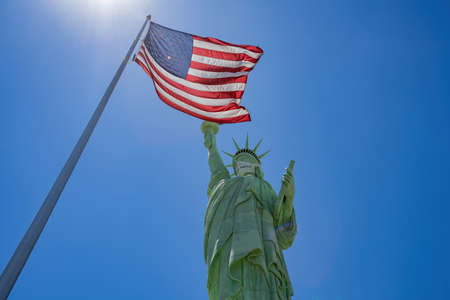 Las Vegas, JUL 17, 2020 - Face mask over the Statue of Liberty of New York New York Casinoのeditorial素材