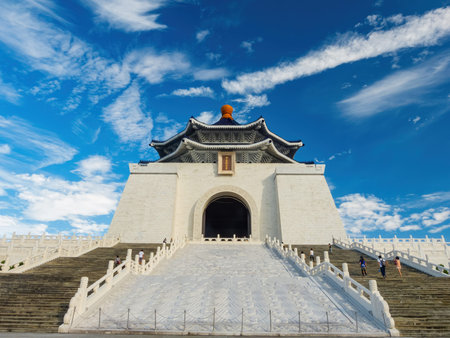 Taipei, SEP 28, 2011 - Morning sunny view of the National Chiang Kai-shek Memorial Hallのeditorial素材