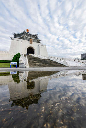 Taipei, DEC 20, 2011 - Morning cloudy view of the National Chiang Kai-shek Memorial Hallのeditorial素材