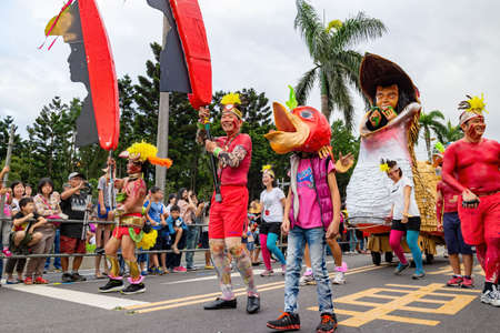 Taipei, OCT 18, 2013 - Rio Carnival Style Dream Parade at Taiwanのeditorial素材