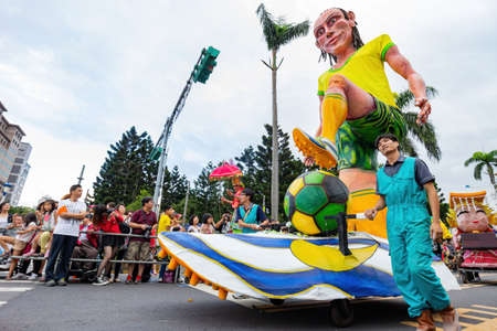 Taipei, OCT 18, 2013 - Rio Carnival Style Dream Parade at Taiwanのeditorial素材
