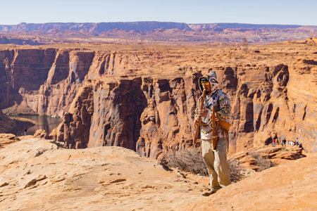 Page, NOV 27, 2020 - Man dress up in traidional clothes doing music performance at Glen Canyon Dam Overlookのeditorial素材