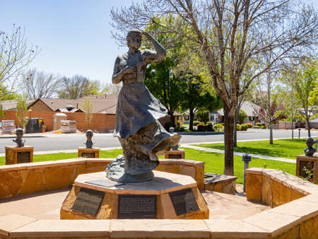 Bronze statue of the Santa Clara City Office at Utah, USAのeditorial素材