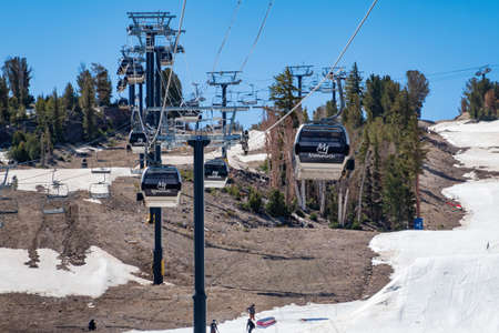 Mammoth, MAY 25 2021 - Sunny exterior view of the Mammoth Ski Resortのeditorial素材