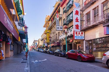 San Francisco, MAY 20, 2021 - Afternoon view of the near empty Chinatownのeditorial素材