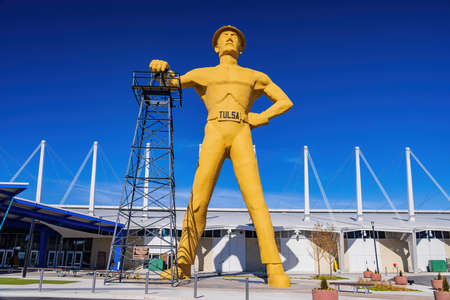 Tulsa, NOV 15 2021 - Sunny view of the Golden Driller Statueのeditorial素材