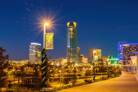 Oklahoma, NOV 18 2021 - Night view of the Oklahoma skyline and cityscapeのeditorial素材