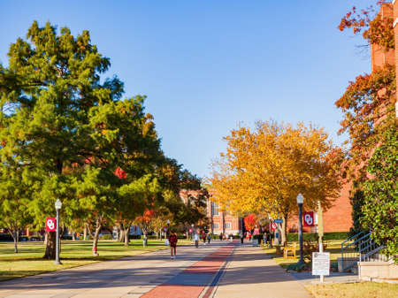 Oklahoma, NOV 9 2021 - Beautiful fall color view of the campus of Univeristy of Oklahomaのeditorial素材