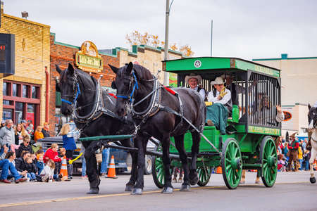 Oklahoma, DEC 4, 2021 - Horsecar walking in Cowboy Christmas Paradeのeditorial素材