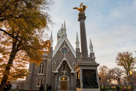 Salt Lake City, DEC 4 2021 - Exterior view of the Seagull Monument and Assembly Hallのeditorial素材